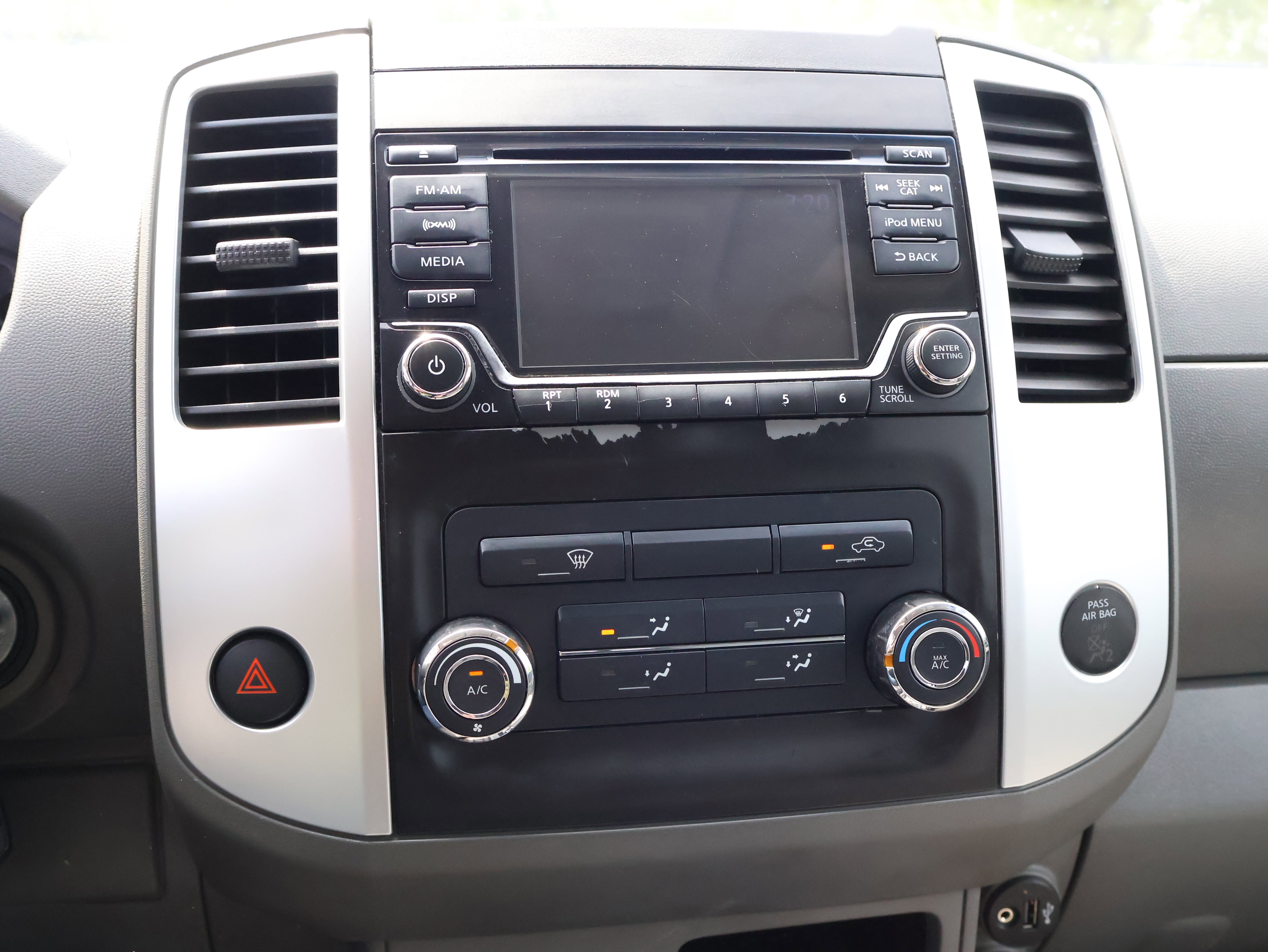 Used 2017 Nissan Frontier SV image 28
