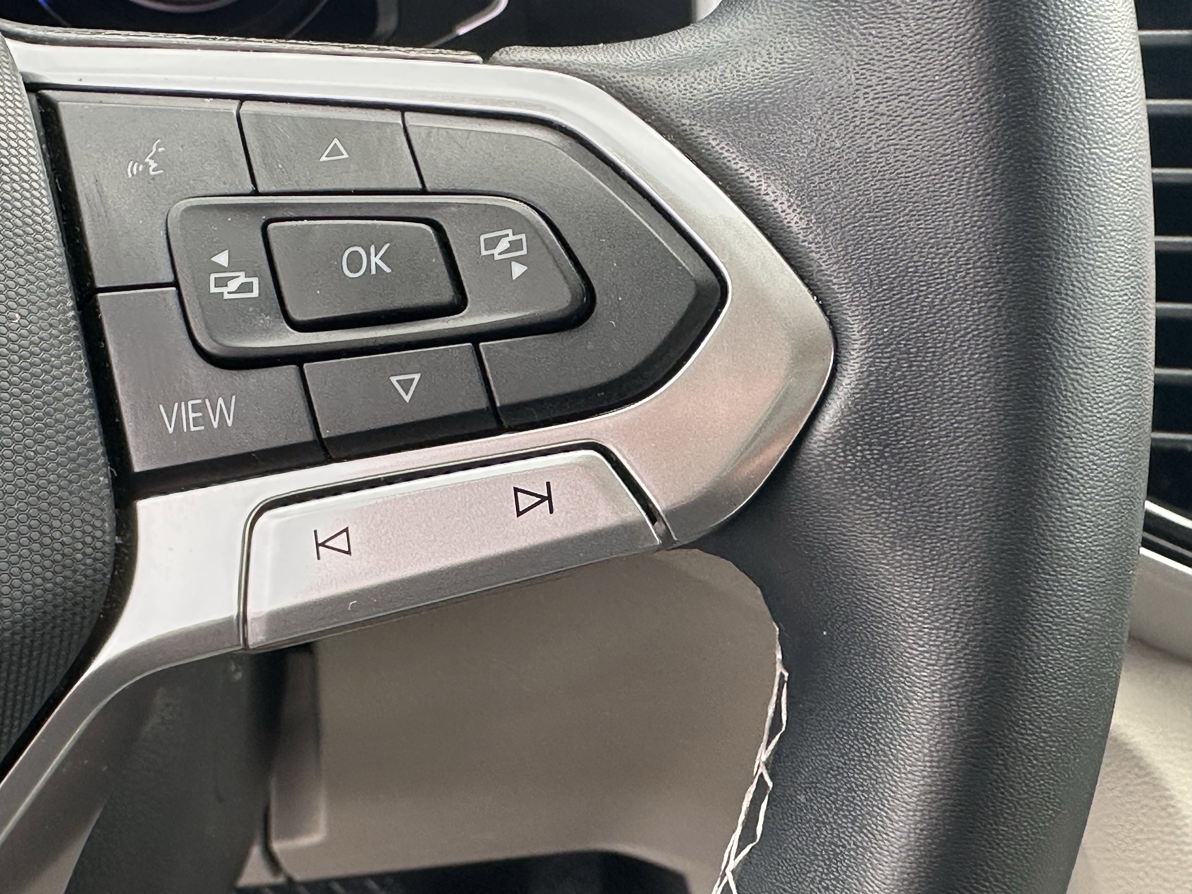 Used 2022 Volkswagen Atlas SE w/ Black Wheel Package image 22