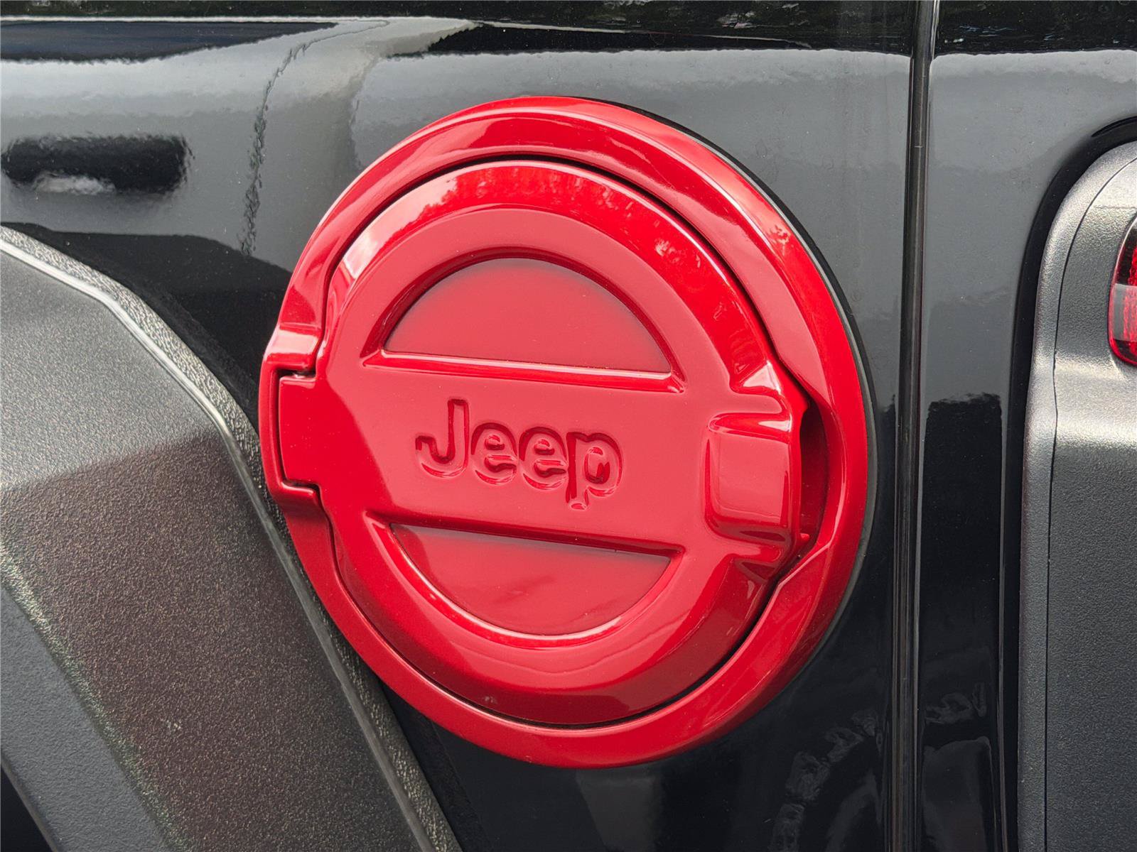 Used 2021 Jeep Wrangler Unlimited Sahara AWD/4WD image 6