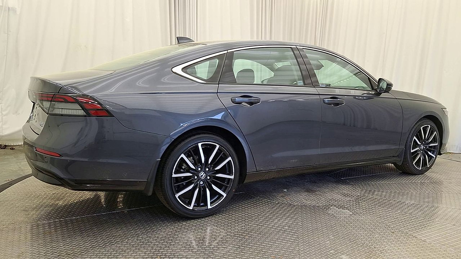 Used 2023 Honda Accord Touring image 3