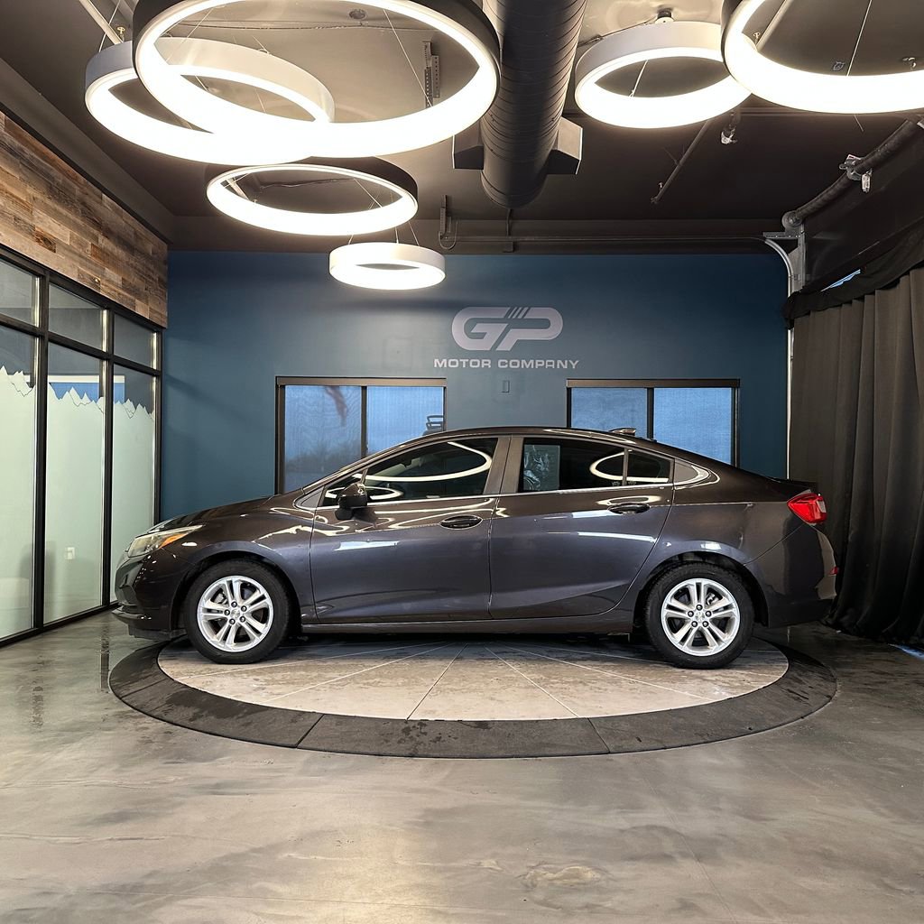 Used 2017 Chevrolet Cruze LT image 6