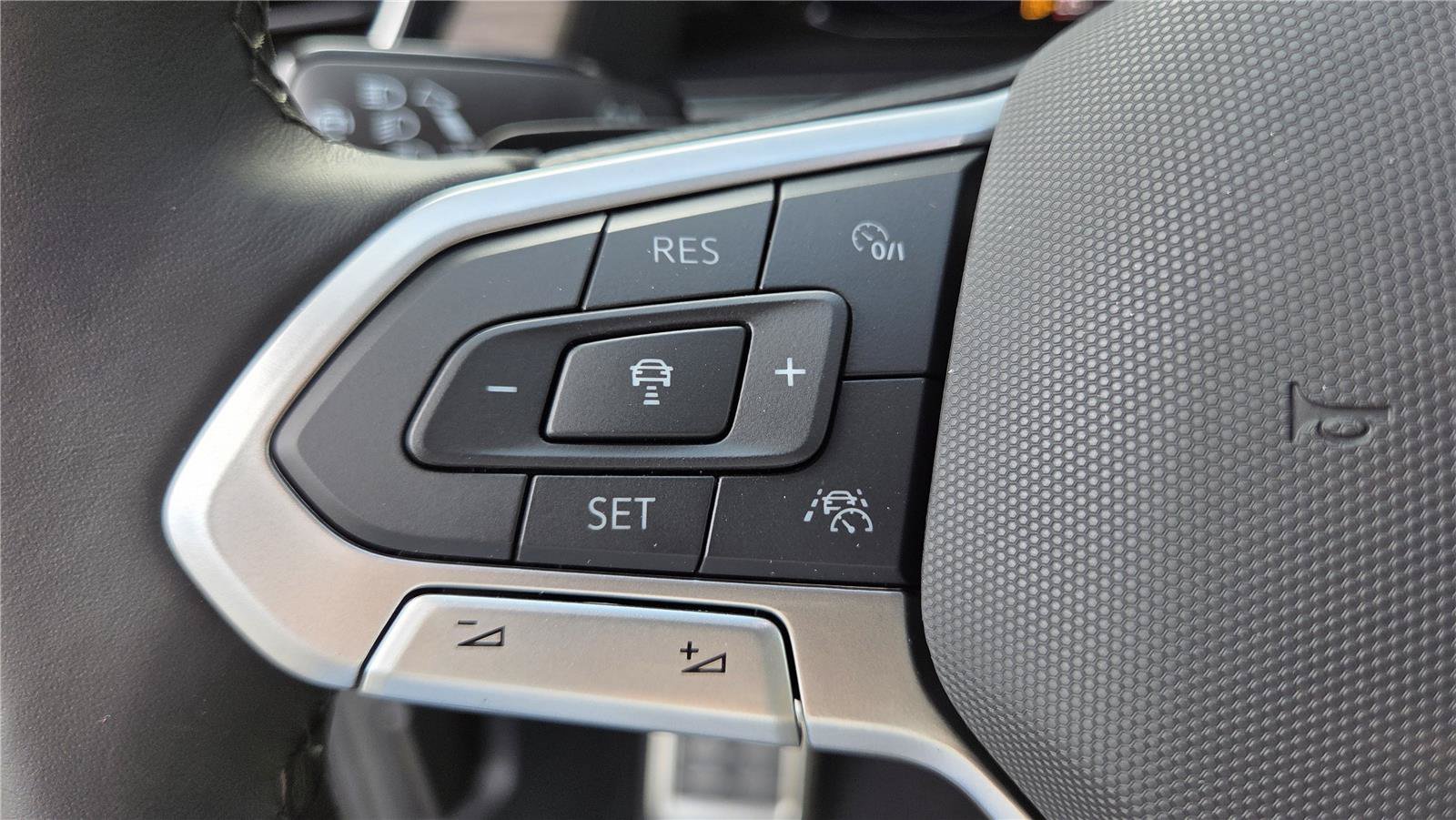 New 2026 Volkswagen Atlas SEL Premium R-Line AWD/4WD image 17