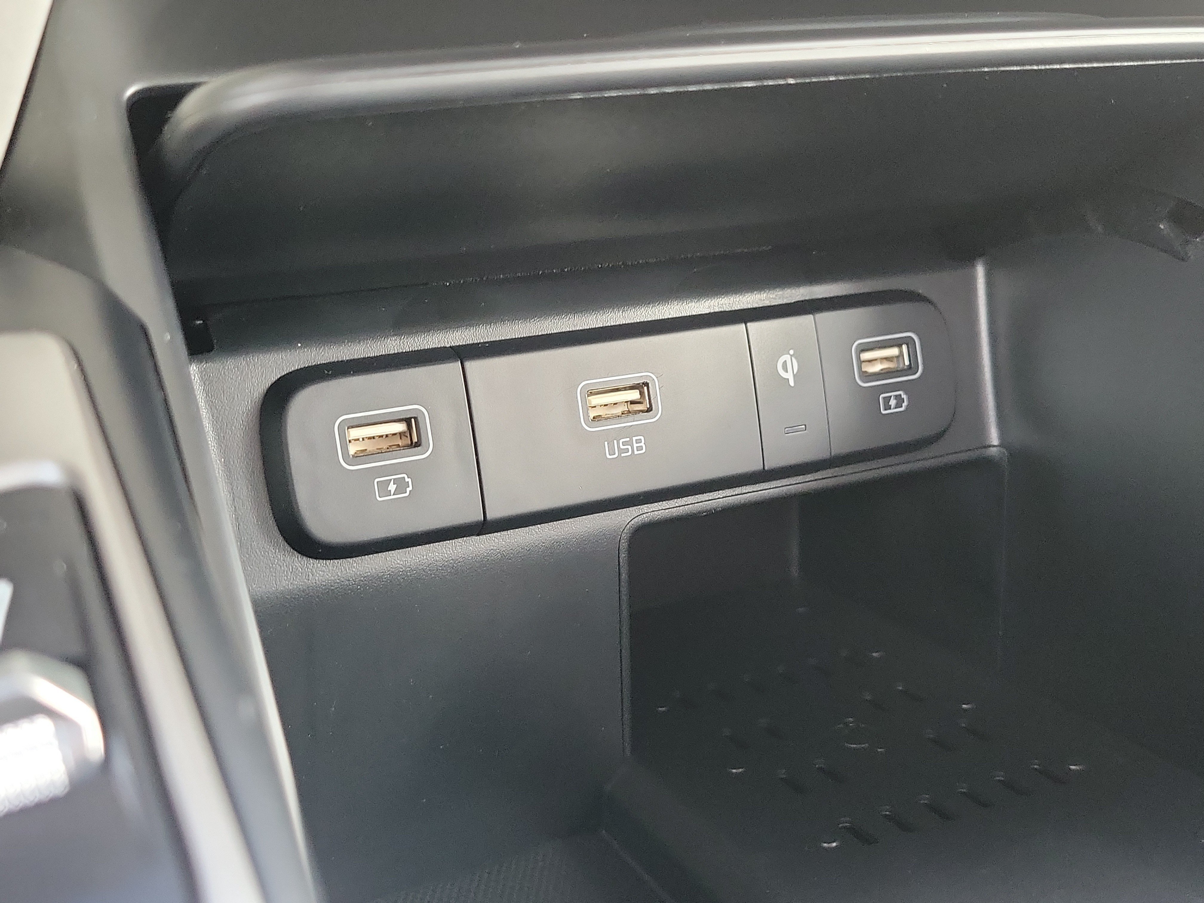 Used 2022 Kia Sorento EX w/ Panoramic Sunroof Package FWD image 37