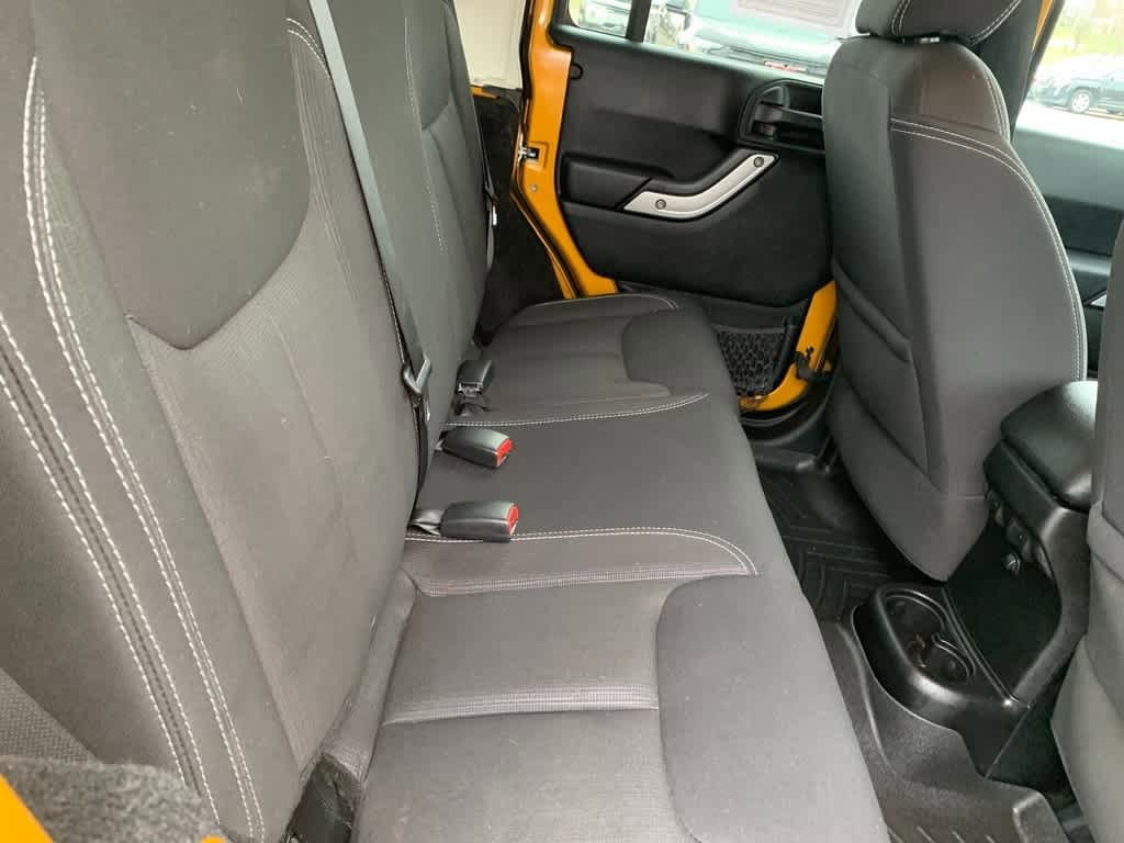 Used 2014 Jeep Wrangler Unlimited Sahara w/ Connectivity Group AWD/4WD image 20