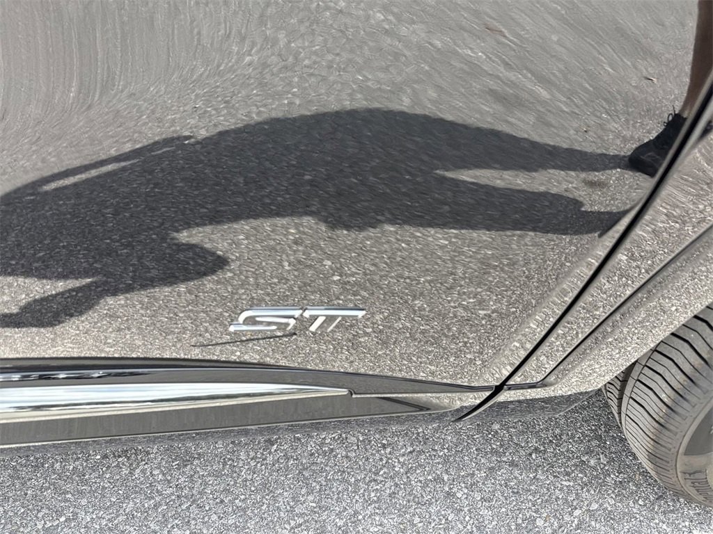 New 2025 Buick Envision Sport Touring image 9