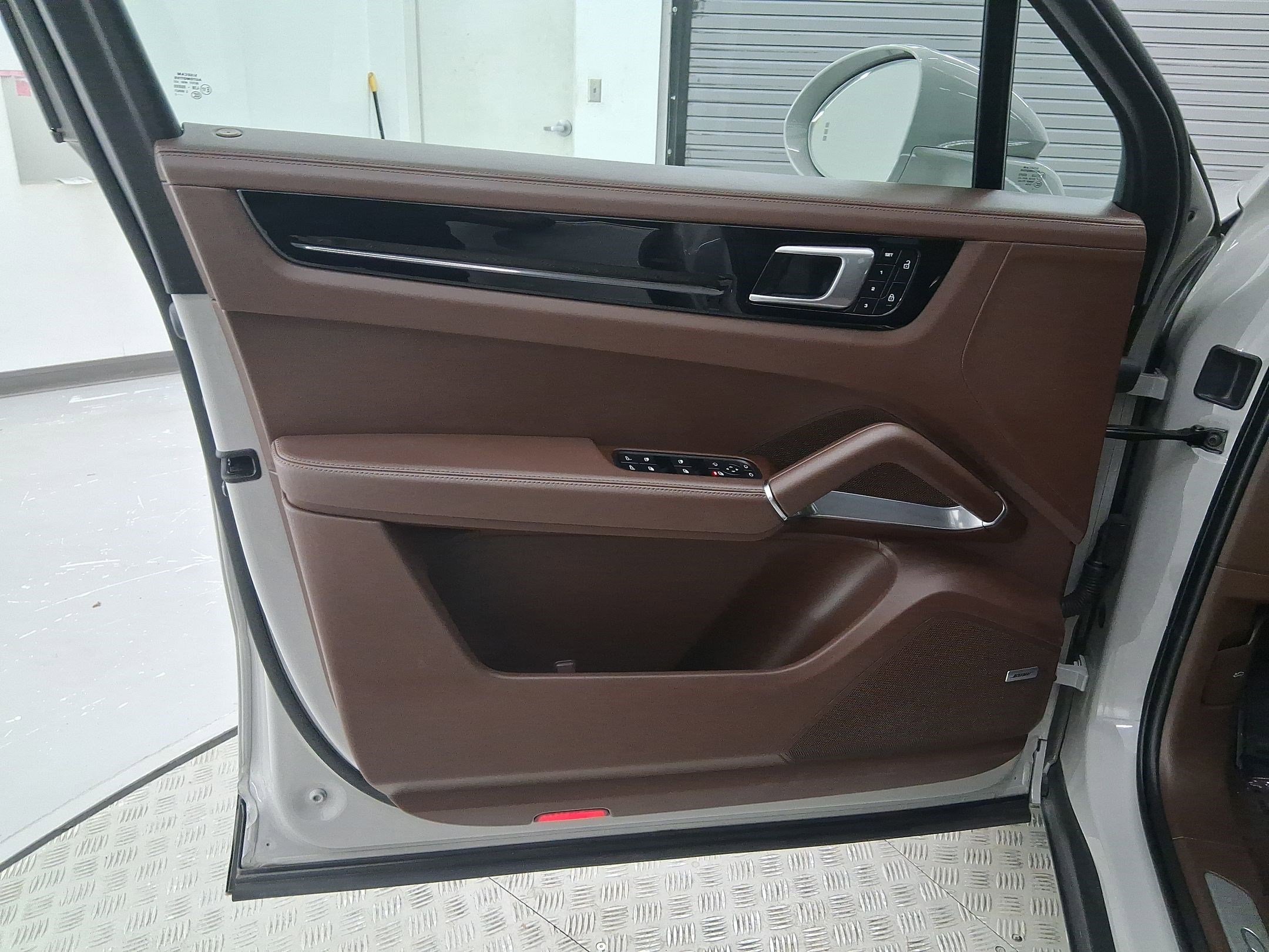 Certified 2022 Porsche Cayenne Turbo image 14