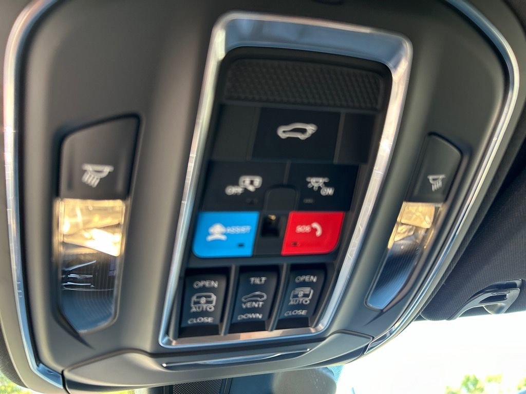 New 2024 Jeep Wagoneer L Series II image 25