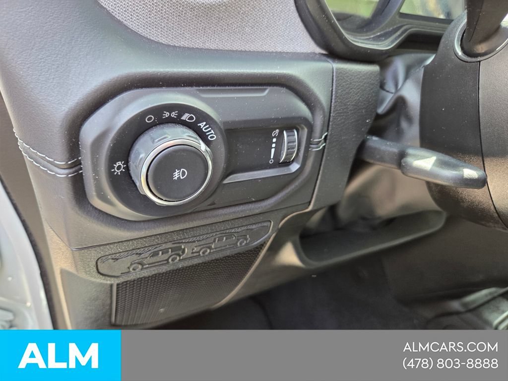 Used 2025 Jeep Wrangler Unlimited Sahara AWD/4WD image 24