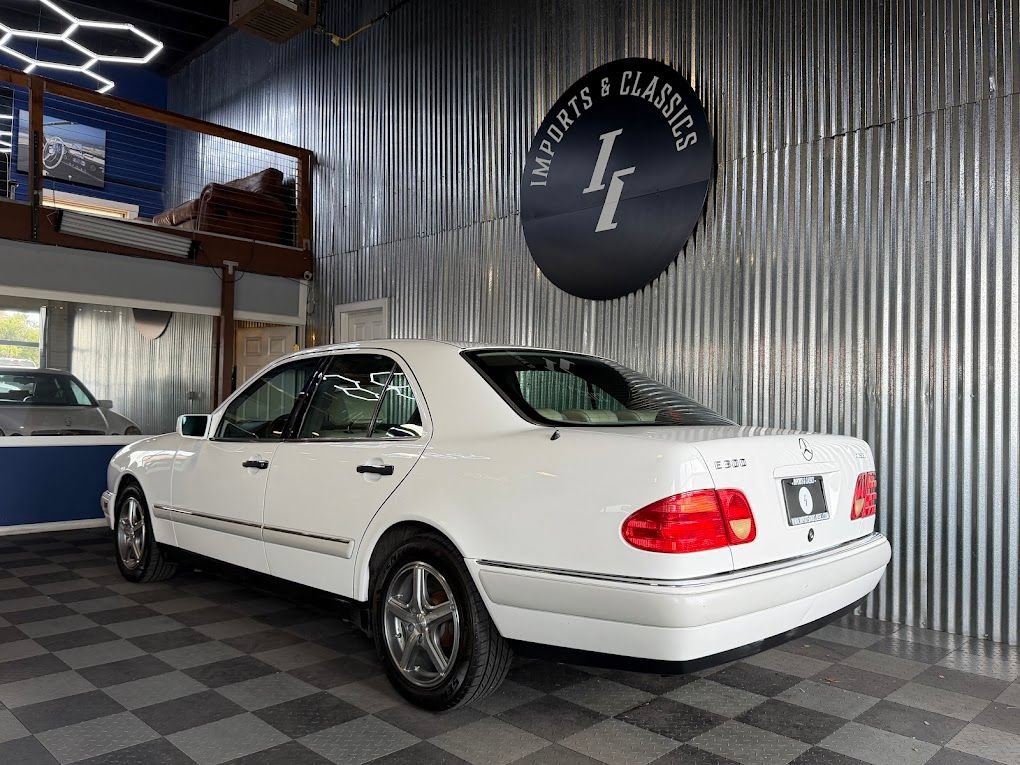 Used 1996 Mercedes-Benz E 300 Sedan image 4