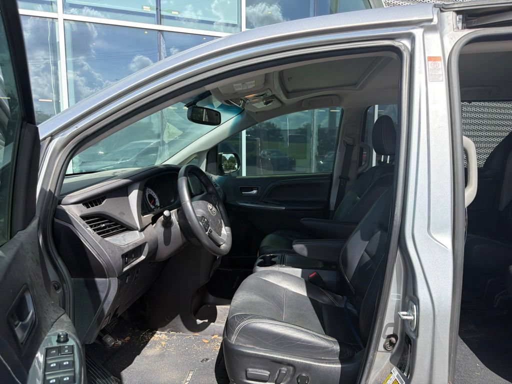 Used 2016 Toyota Sienna SE w/ SE Preferred Package FWD image 7