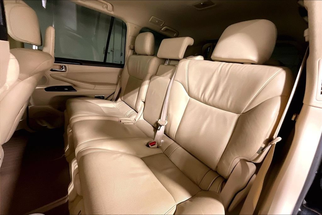 Used 2013 Lexus LX 570 4WD w/ Luxury Pkg image 32