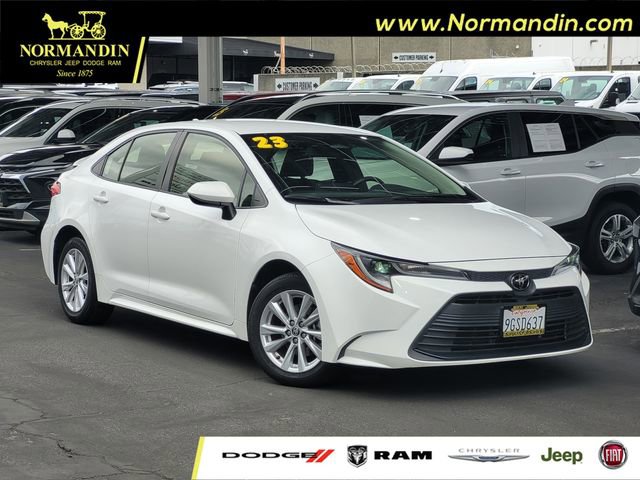 Used 2023 Toyota Corolla LE w/ LE Convenience Package FWD image 1