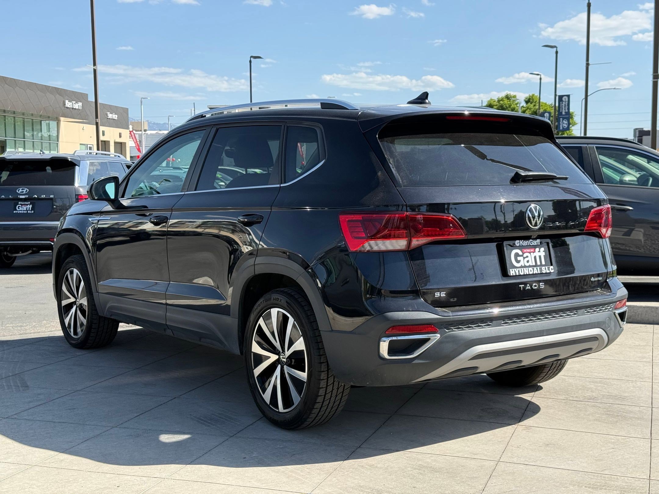 Used 2023 Volkswagen Taos SE w/ Panoramic Sunroof Package AWD/4WD image 7