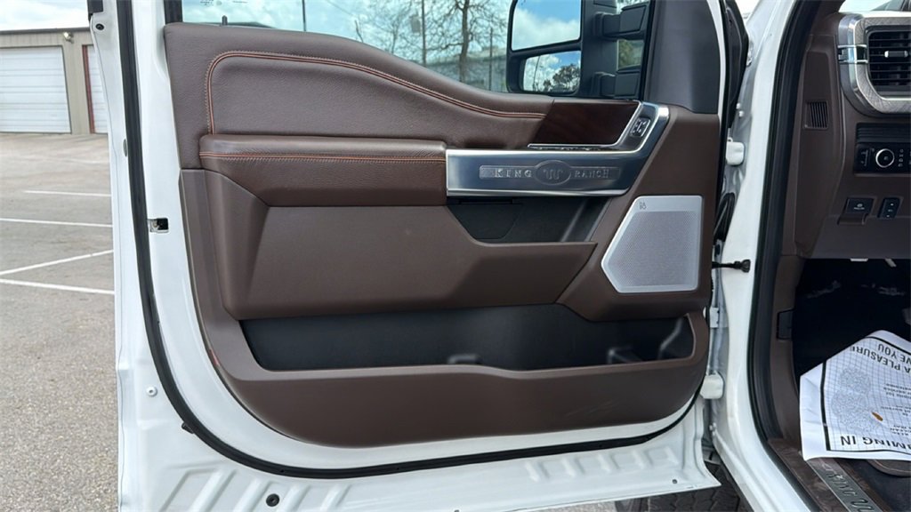 Used 2025 Ford F350 King Ranch w/ FX4 Off-Road Package image 15