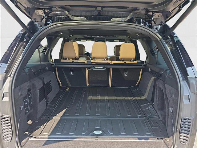 New 2024 Land Rover Discovery Metropolitan Edition image 7