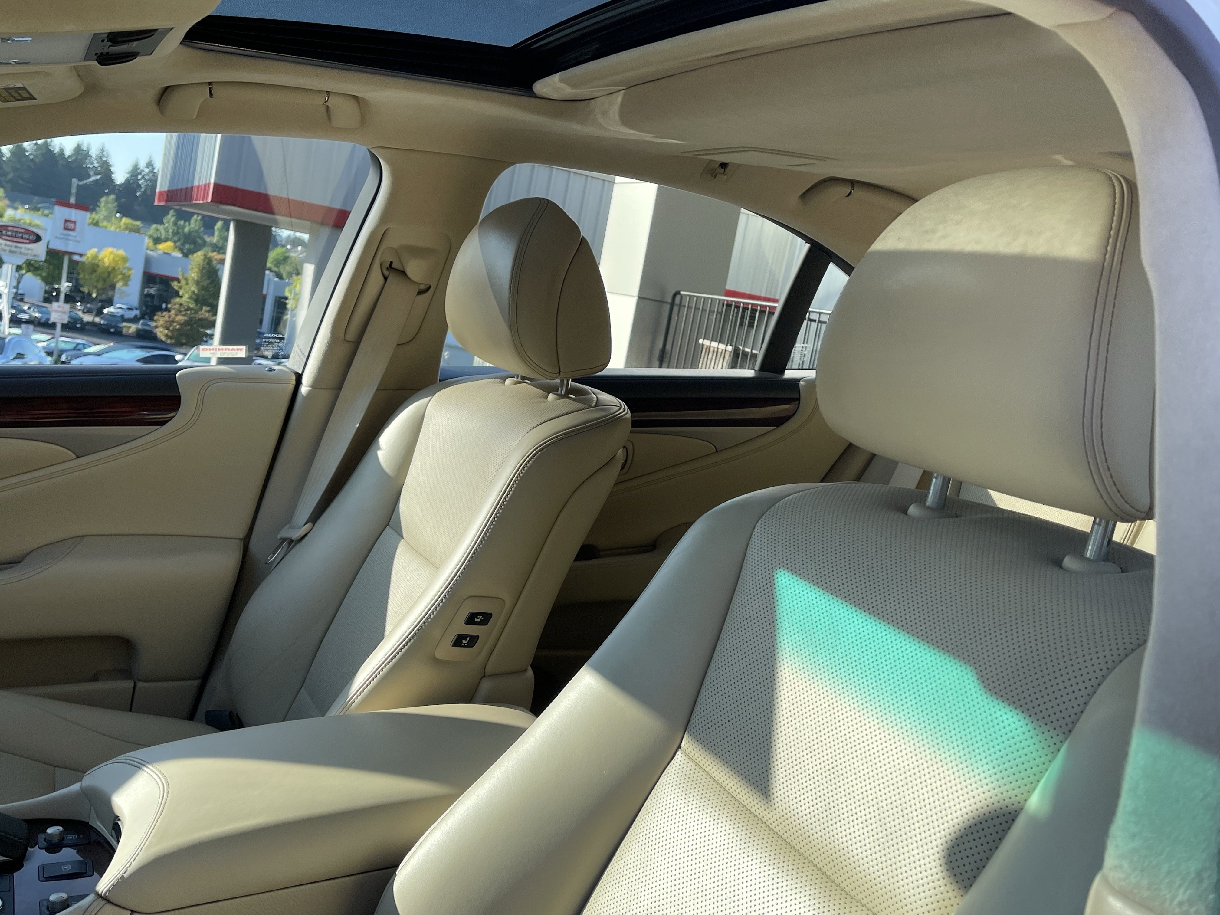 Used 2016 Lexus LS 460 AWD w/ Comfort Package image 18