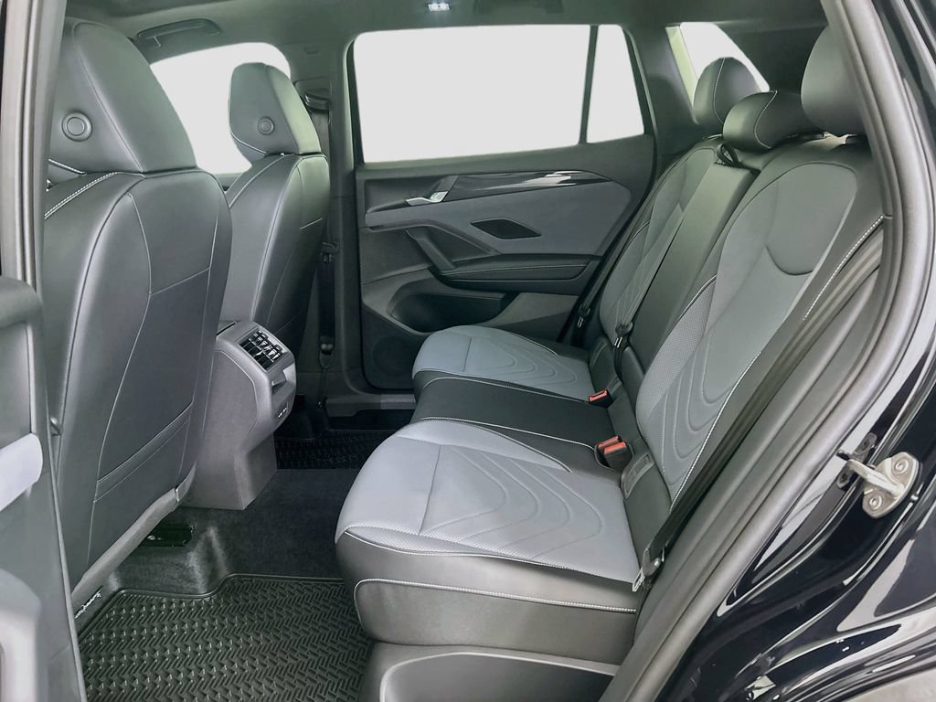 New 2026 Volkswagen Tiguan SE R-Line FWD image 19