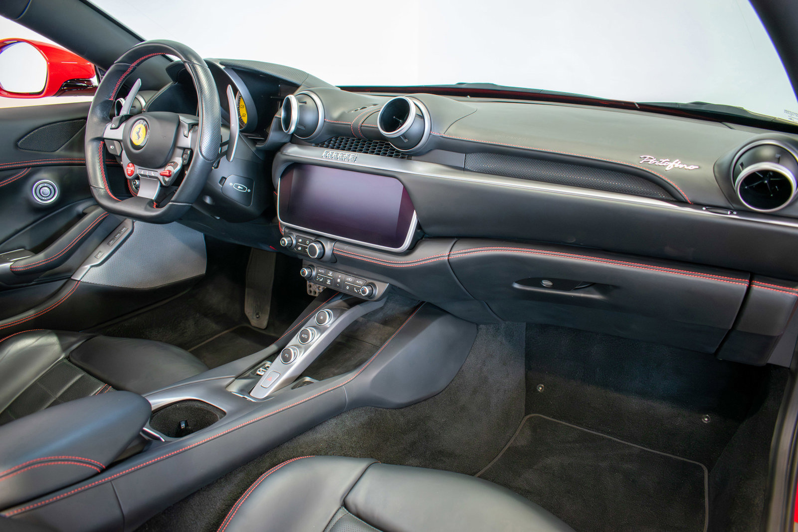 Used 2020 Ferrari Portofino RWD image 13