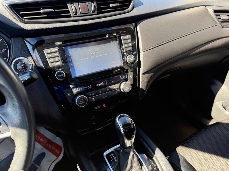 Used 2017 Nissan Rogue SV AWD/4WD image 26