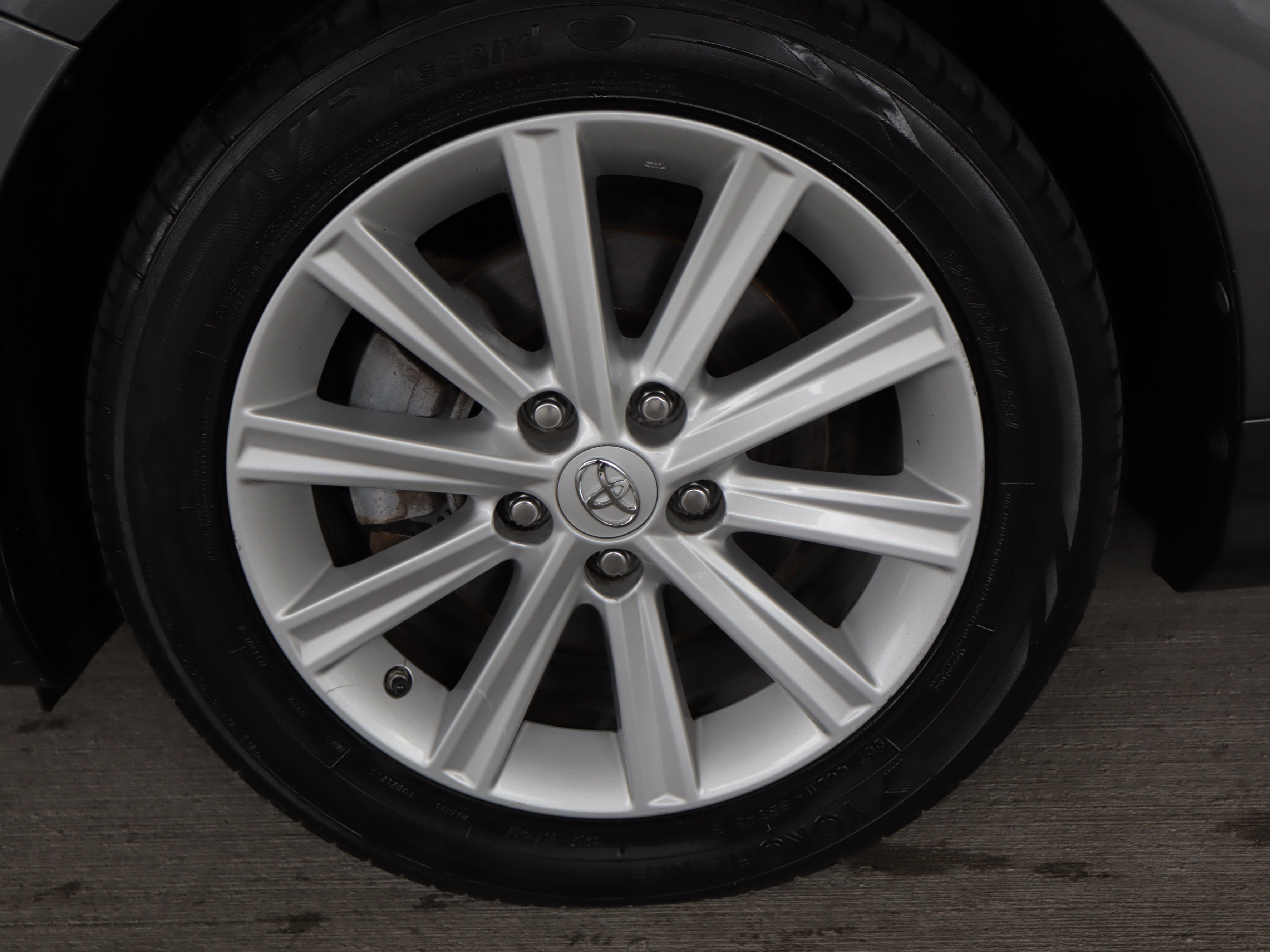 Used 2014 Toyota Camry XLE w/ Moonroof Package FWD image 27
