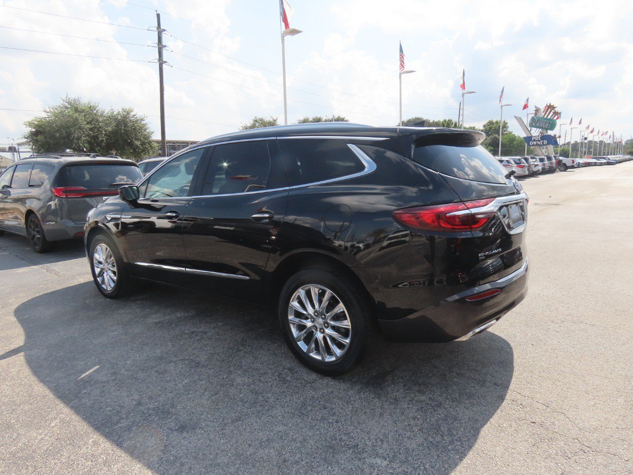 Used 2021 Buick Enclave Premium w/ Surround and Sites Package AWD/4WD image 17