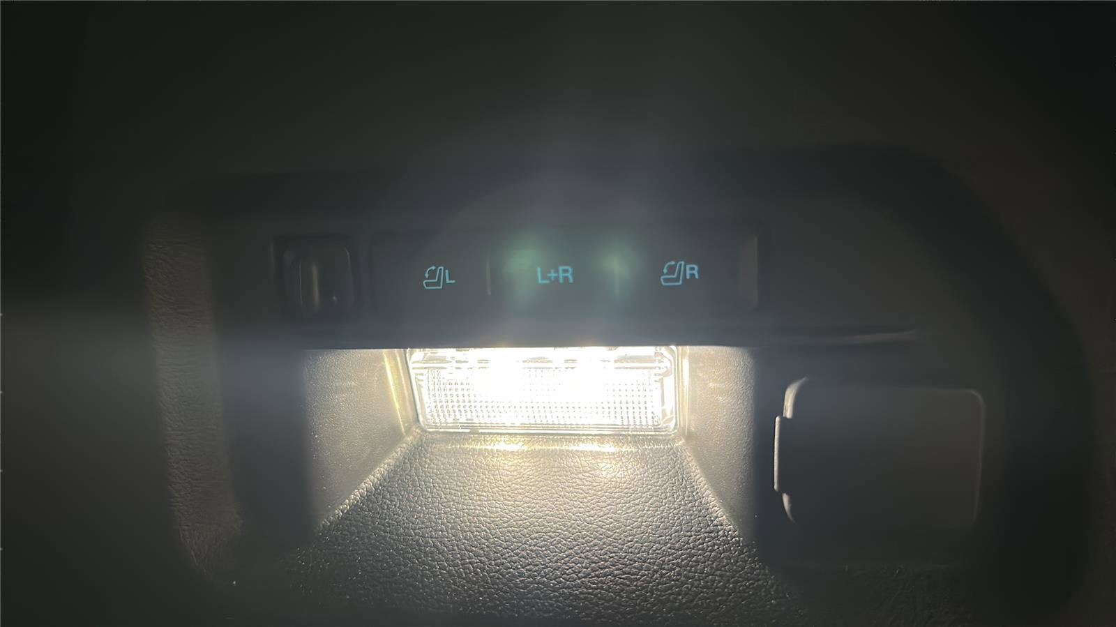 Used 2025 Ford Explorer Platinum w/ Ultimate Package image 23