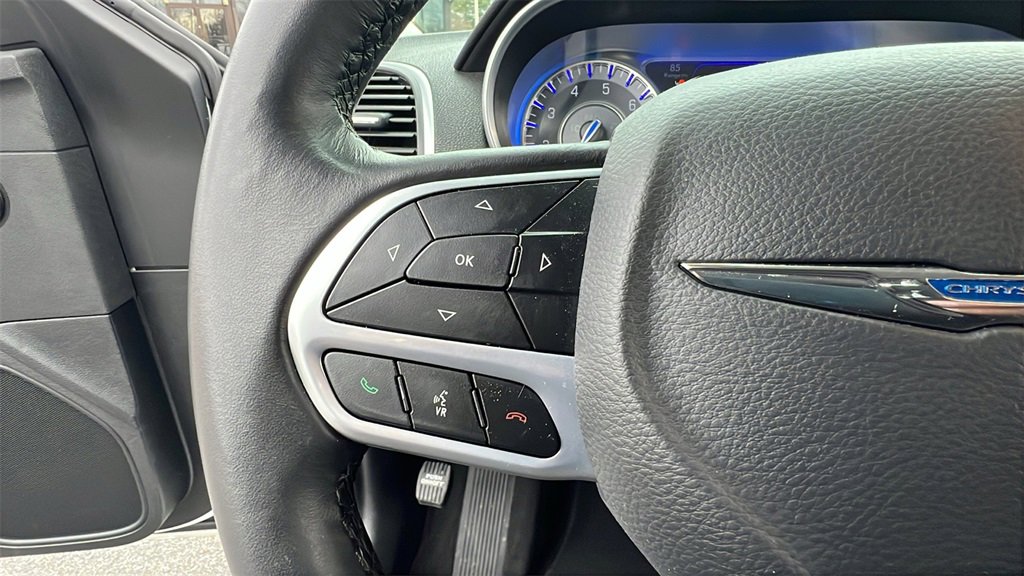 Used 2021 Chrysler 300 Touring w/ Sport Appearance Package image 29