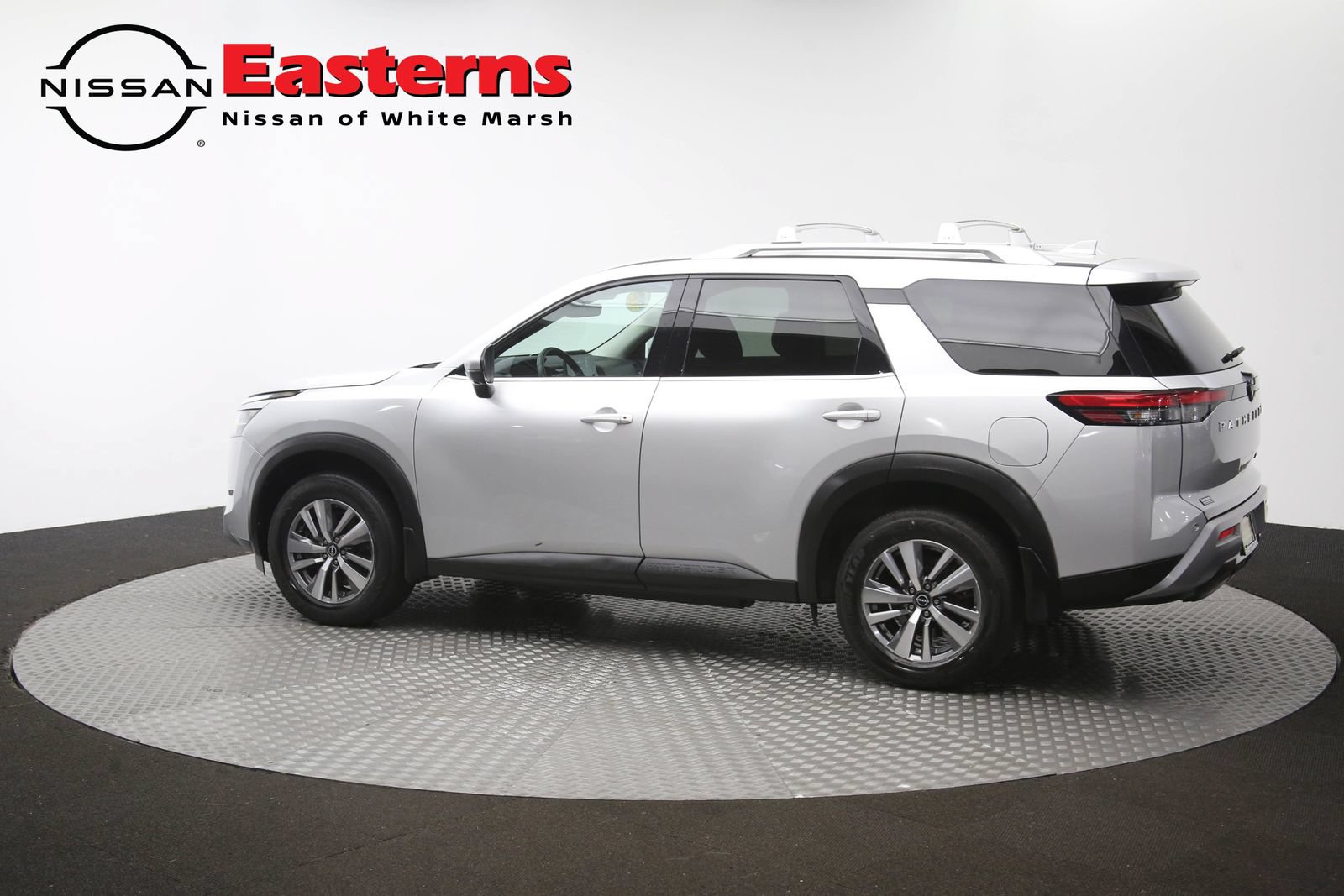Used 2023 Nissan Pathfinder SL AWD/4WD image 63