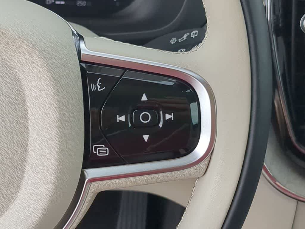 Certified 2023 Volvo XC60 B5 Plus w/ Climate Package AWD/4WD image 23