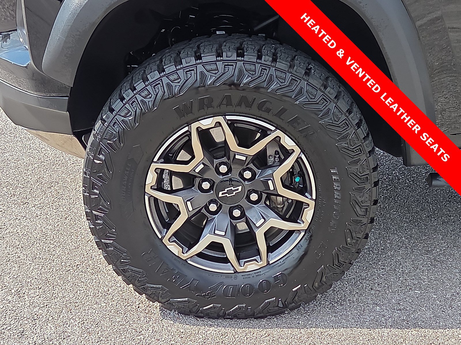 Used 2024 Chevrolet Colorado ZR2 w/ ZR2 Convenience Package III AWD/4WD image 7