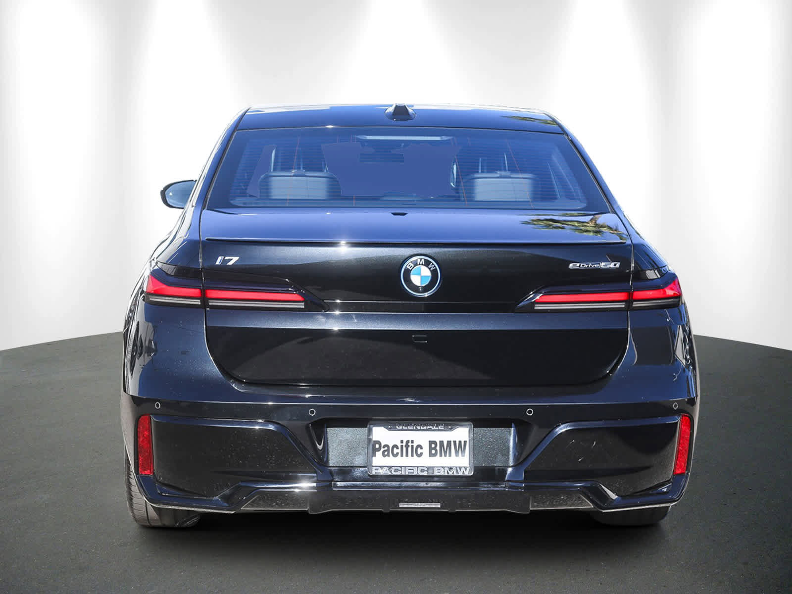 Used 2025 BMW i7 eDrive50 w/ M Sport Package image 5