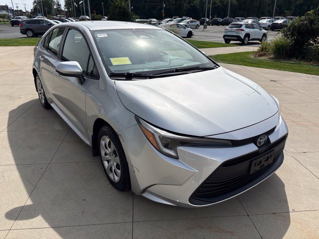 Used 2025 Toyota Corolla LE AWD/4WD image 2