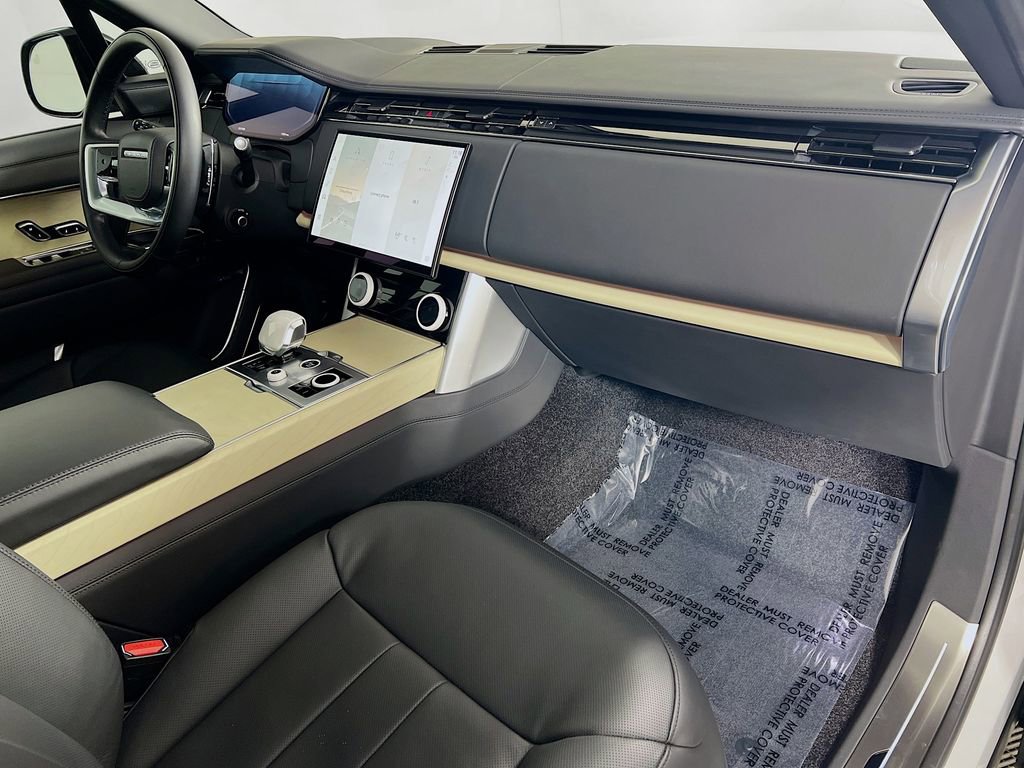 Used 2023 Land Rover Range Rover SV image 32