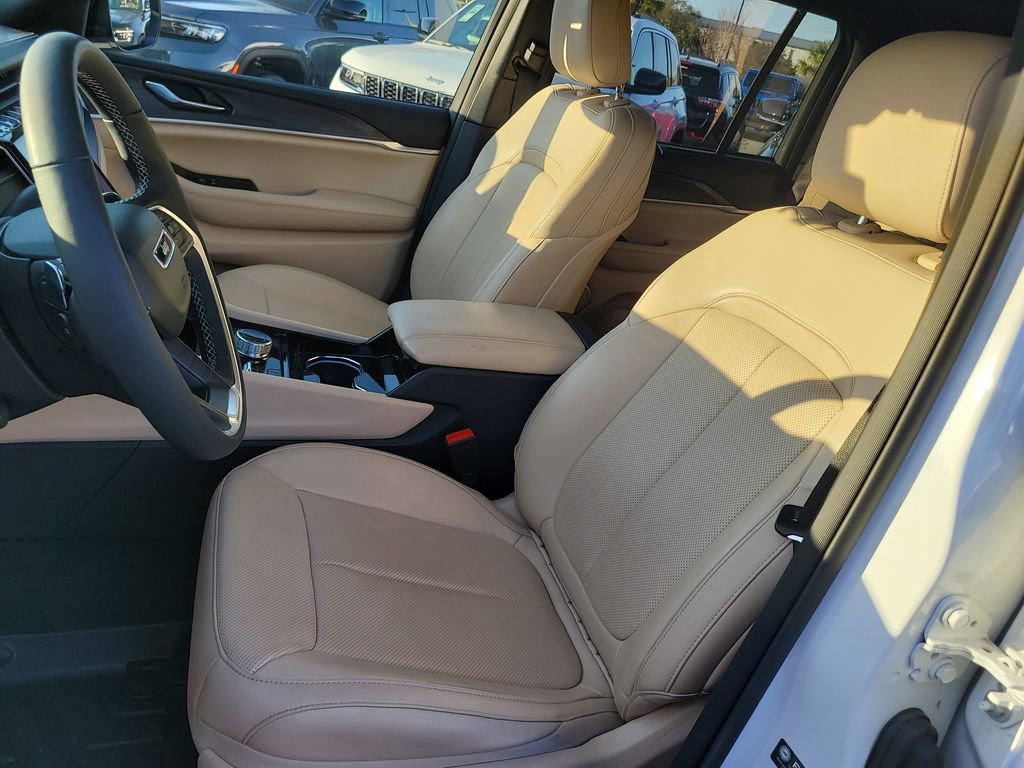 Used 2023 Jeep Grand Cherokee 4WD 4xe w/ Luxury Tech Group II image 18