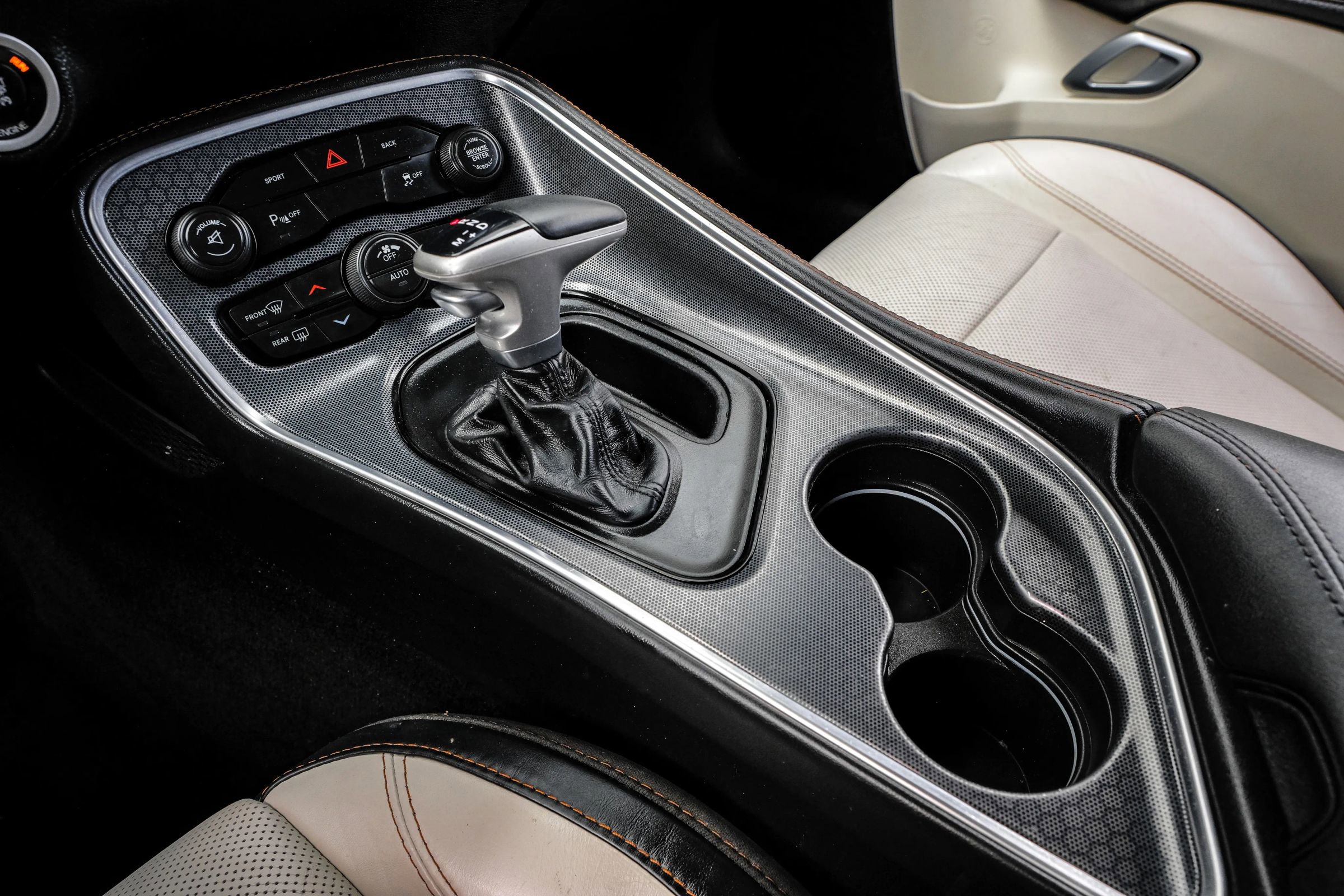 Used 2016 Dodge Challenger SXT Plus image 31