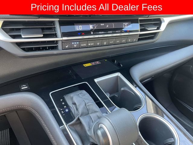 Used 2025 Toyota Sienna Platinum AWD/4WD image 35