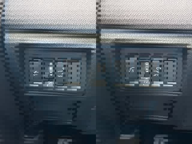 Used 2025 Subaru Outback Premium image 31