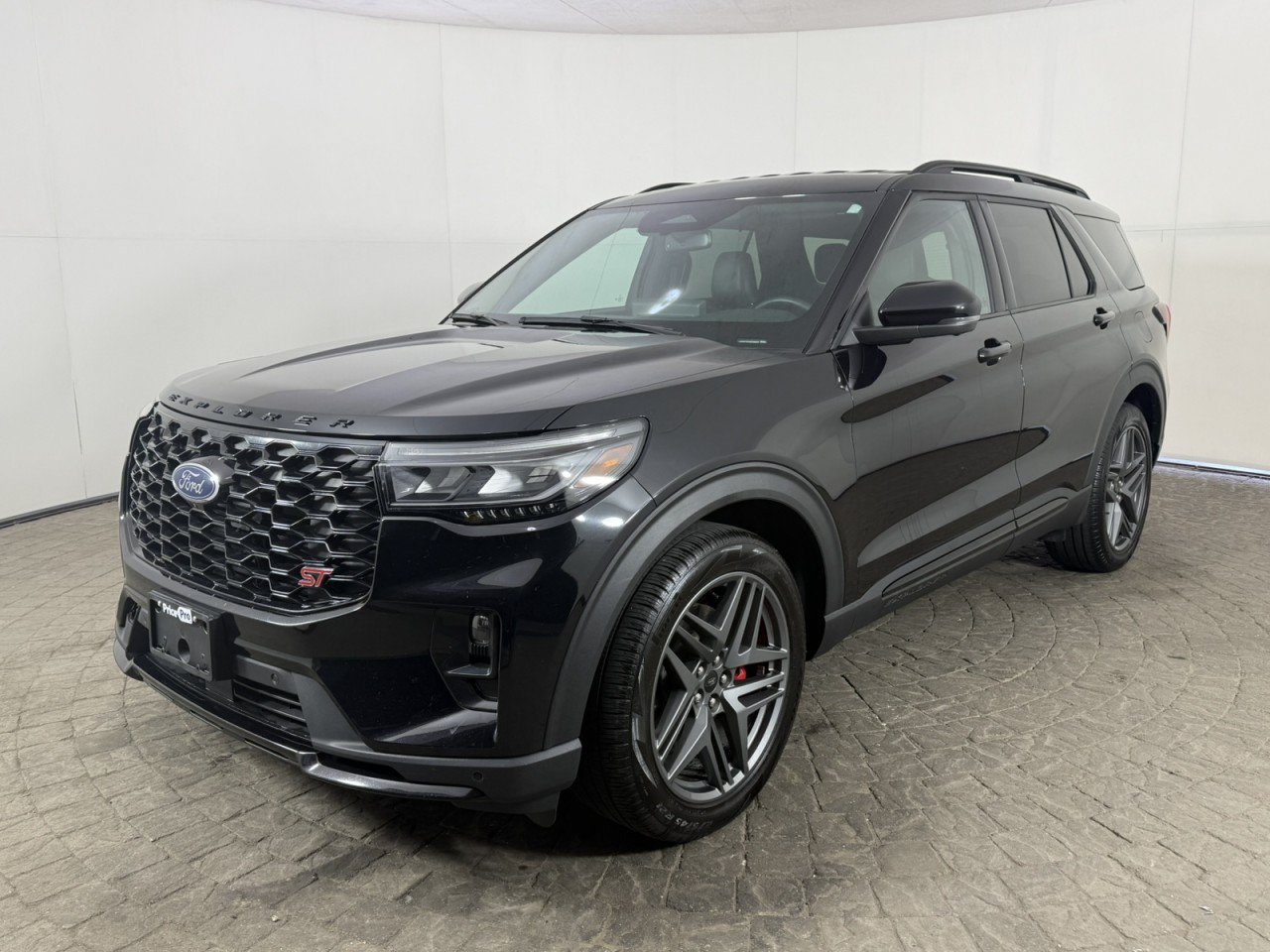 Used 2025 Ford Explorer ST RWD image 3