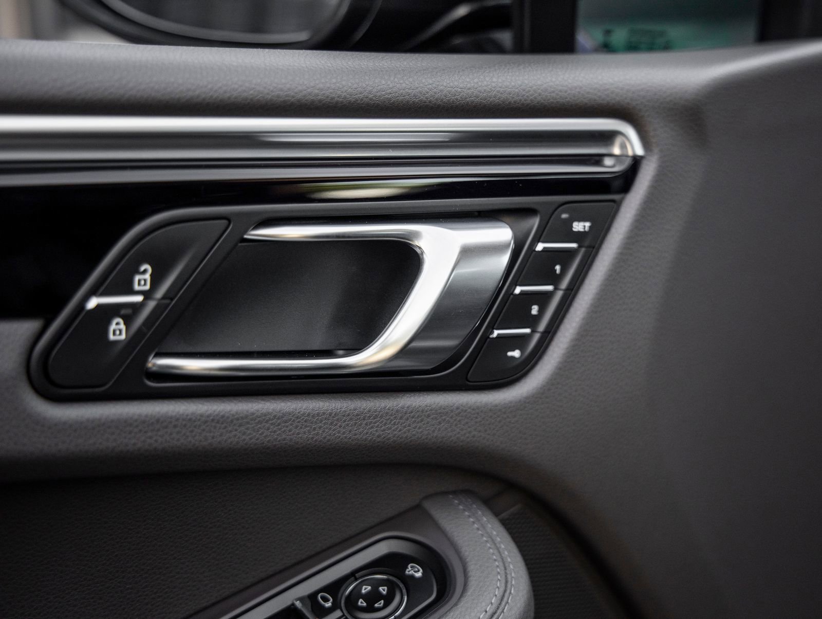 Certified 2022 Porsche Macan AWD/4WD image 21