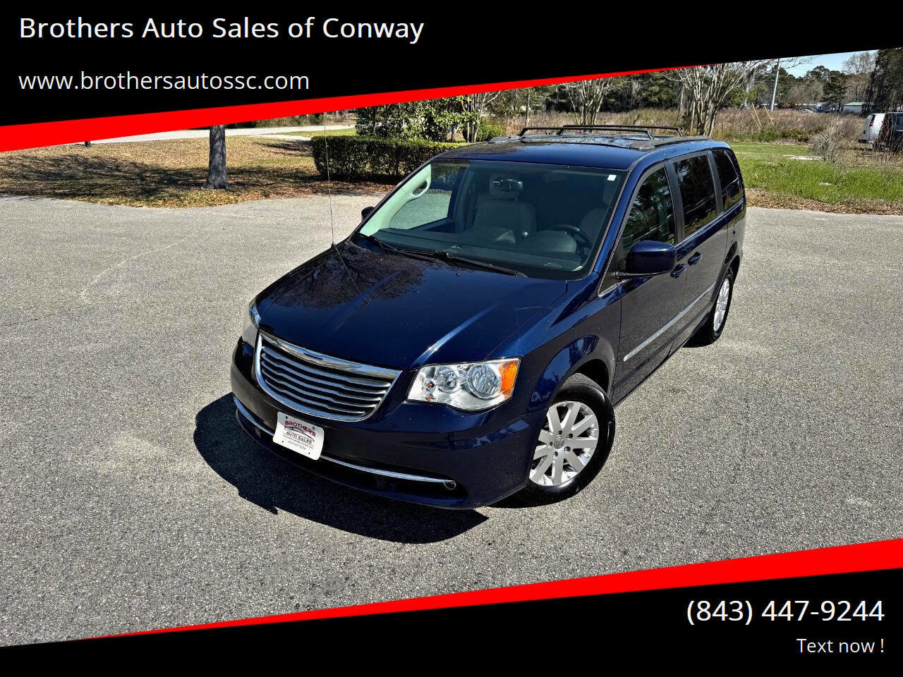 Used 2015 Chrysler Town & Country Touring image 1