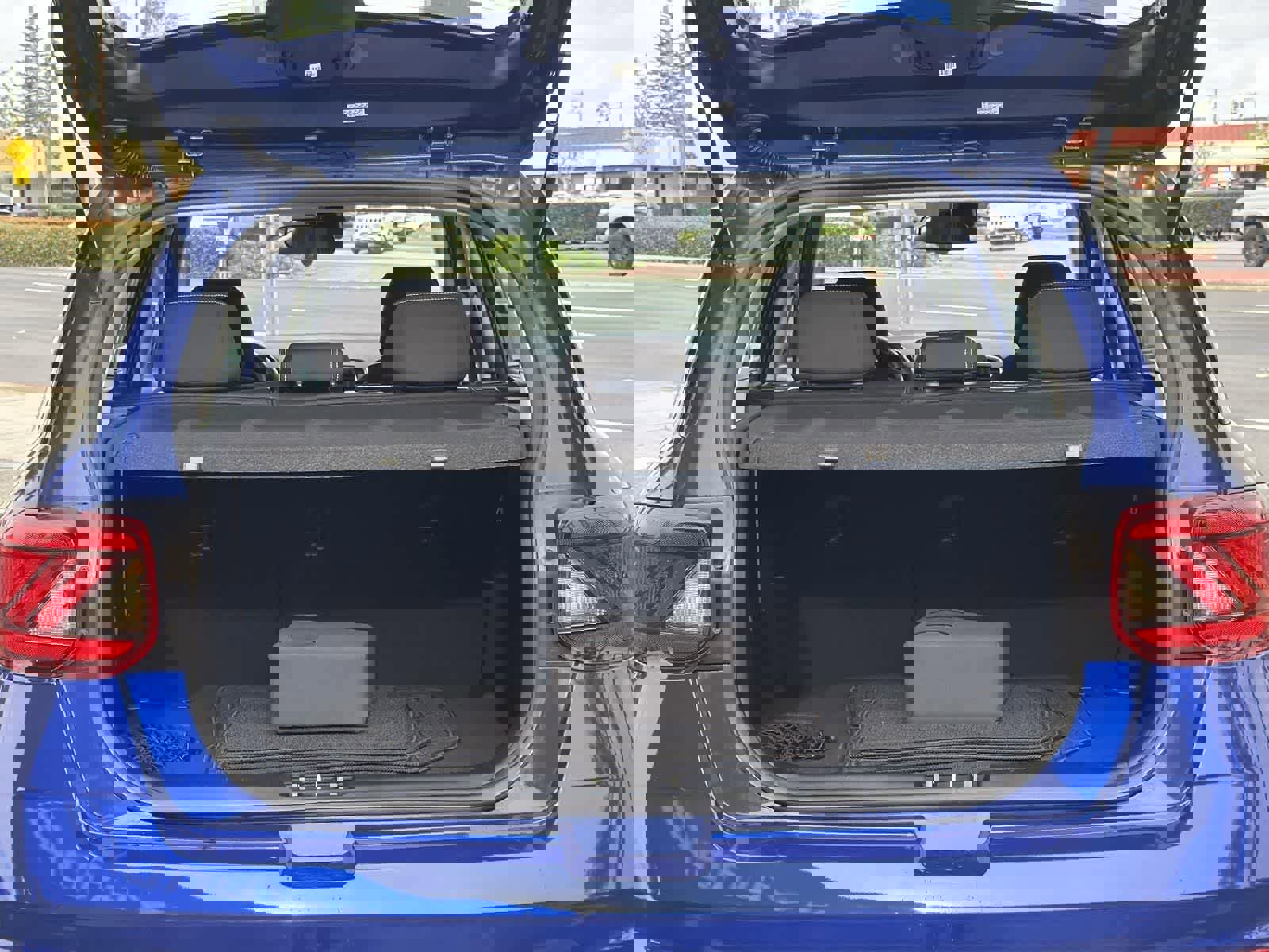 Used 2023 Hyundai Venue SEL w/ Cargo Package image 29