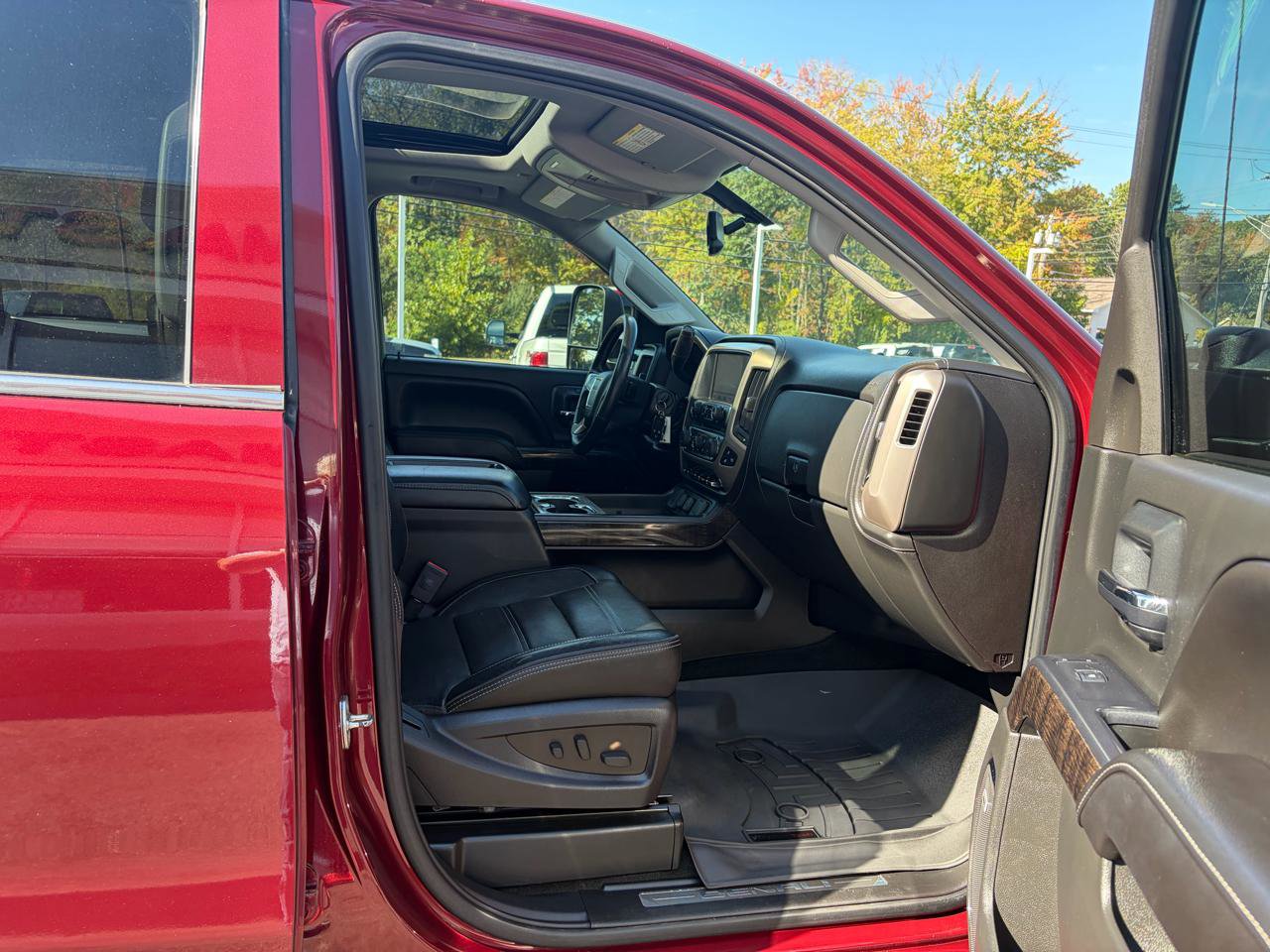 Used 2015 GMC Sierra 2500 Denali w/ Suspension Package, Off-Road image 47