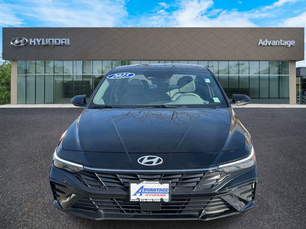 Certified 2025 Hyundai Elantra SEL image 2