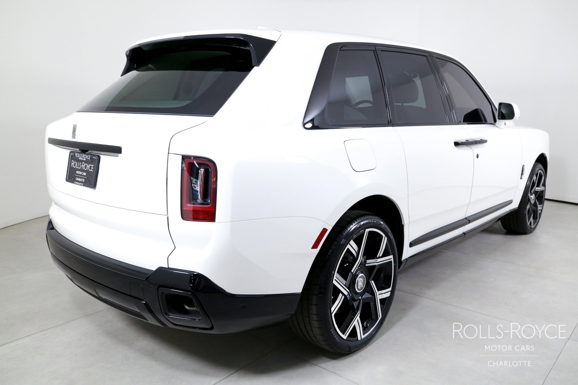 Used 2026 Rolls-Royce Cullinan image 2