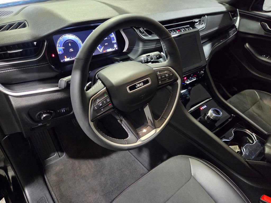 Used 2023 Jeep Grand Cherokee Altitude image 6