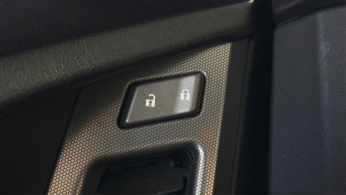 Used 2004 Cadillac XLR RWD image 34