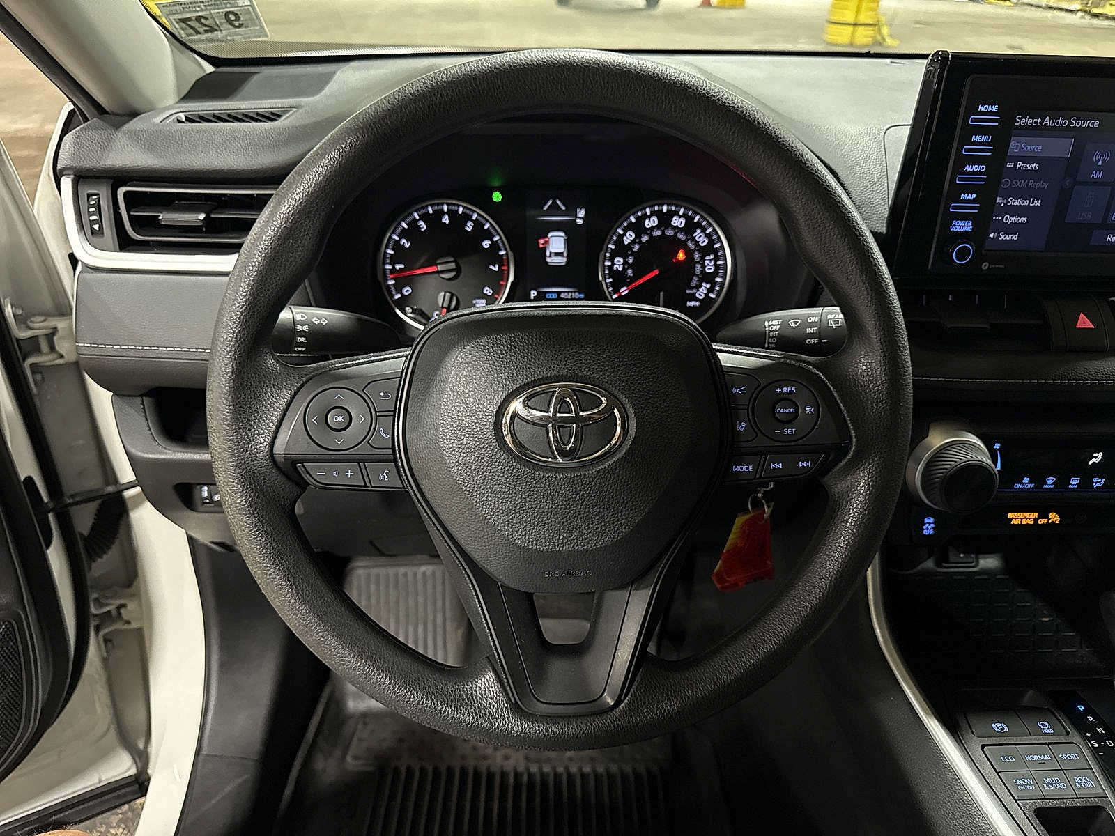 Used 2022 Toyota RAV4 LE AWD/4WD image 18