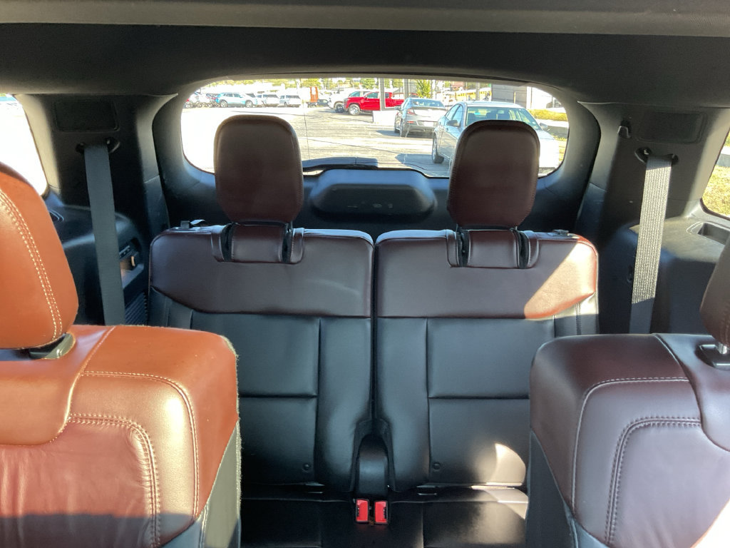 Used 2022 Ford Explorer Platinum w/ Equipment Group 601A AWD/4WD image 31