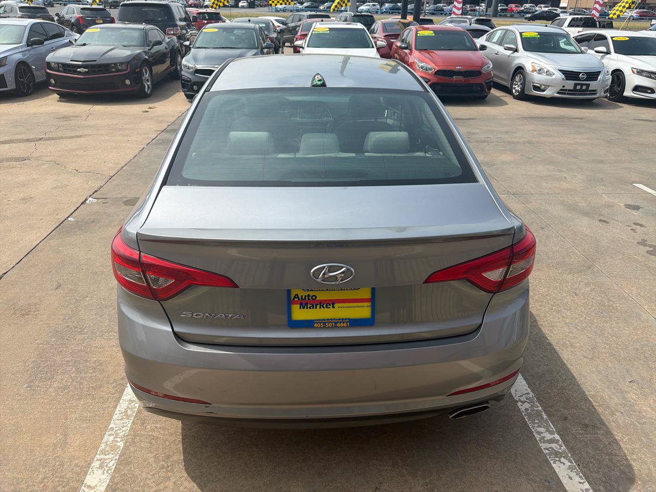 Used 2015 Hyundai Sonata SE w/ Option Group 09 FWD image 6