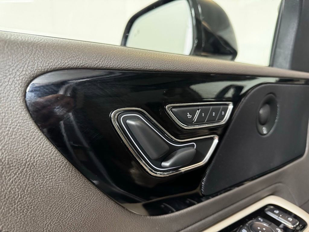 Used 2022 Lincoln Aviator Grand Touring w/ Elements Package Plus image 16